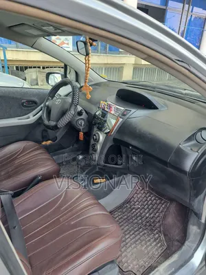 Toyota Yaris 2010 Silver