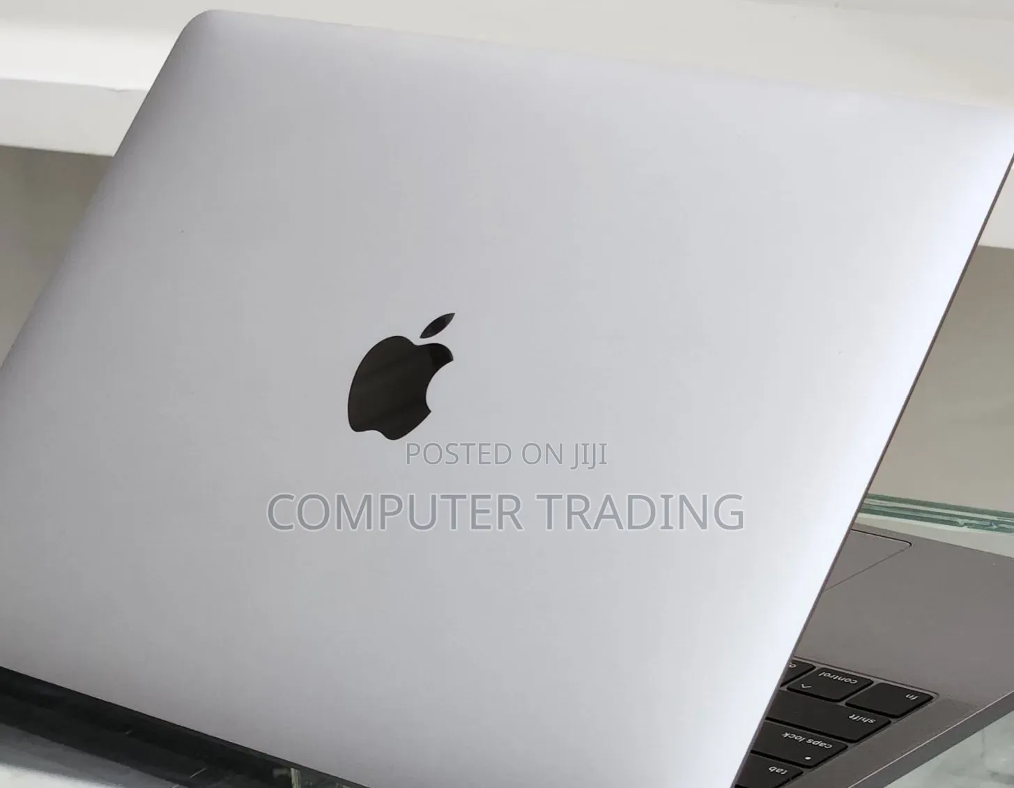New Laptop Apple MacBook Pro 2019 16GB Intel Core i7 SSD 256GB