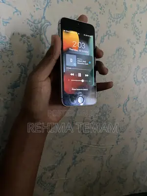 Apple iPhone SE 32 GB Black