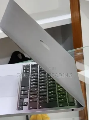 New Laptop Apple MacBook Pro 2020 8GB Intel Core i5 SSD 512GB
