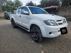 Toyota Hilux 2007 White