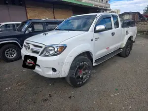 Toyota Hilux 2007 White