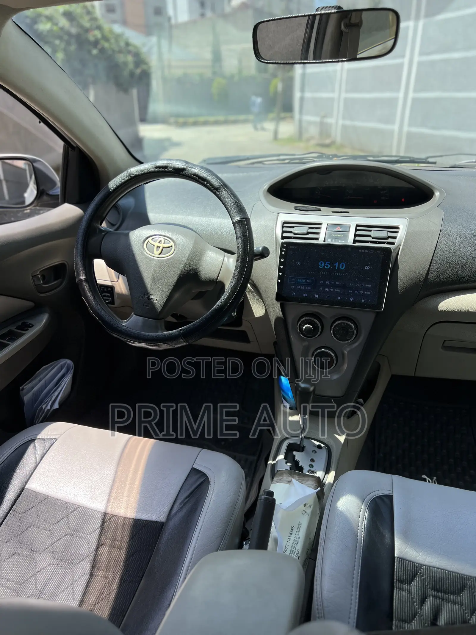 Toyota Yaris 2010 Silver