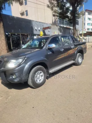 Toyota Hilux 2012 Black
