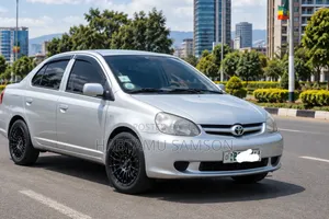 Toyota Platz 2005 Silver