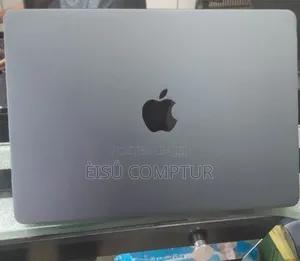 New Laptop Apple MacBook Air 2024 M3 24GB Apple M3 SSD 512GB
