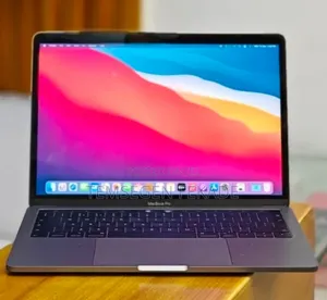 New Laptop Apple MacBook Pro 2018 16GB Intel Core i5 SSD 512GB