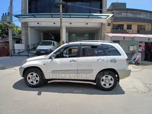 Toyota RAV4 2002 White