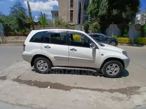 Toyota RAV4 2002 White