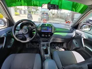 Toyota RAV4 2002 White