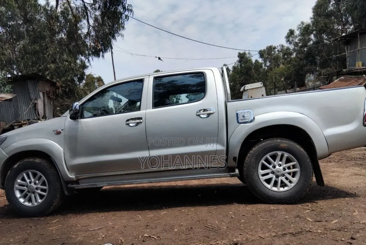 Toyota Hilux 3.0 D-4D 4x4 2012 Silver