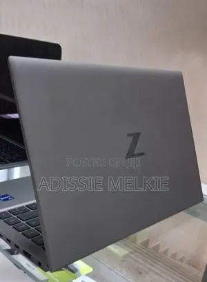 New Laptop HP ZBook Firefly G8 16GB Intel Core i7 SSD 512GB