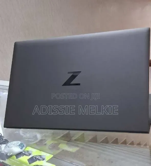 New Laptop HP ZBook Firefly G8 16GB Intel Core i7 SSD 512GB