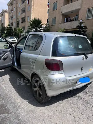 Toyota Vitz 2001 Silver