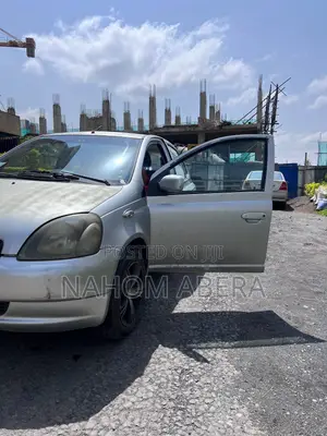 Toyota Vitz 2001 Silver