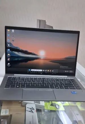 New Laptop HP ZBook Firefly G8 16GB Intel Core i7 SSD 512GB