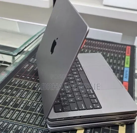 New Laptop Apple MacBook Pro 2021 M1 16GB Apple M1 SSD 1T