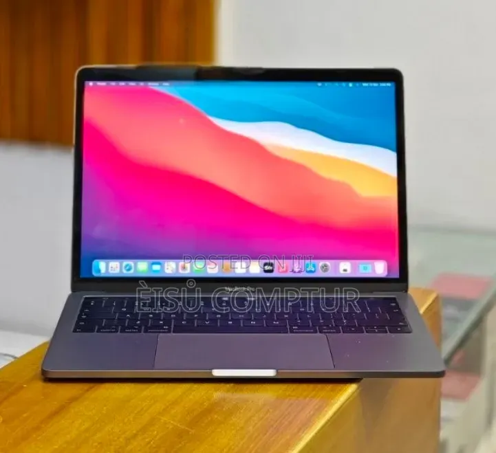 New Laptop Apple MacBook 2018 16GB Intel Core i5 SSD 512GB