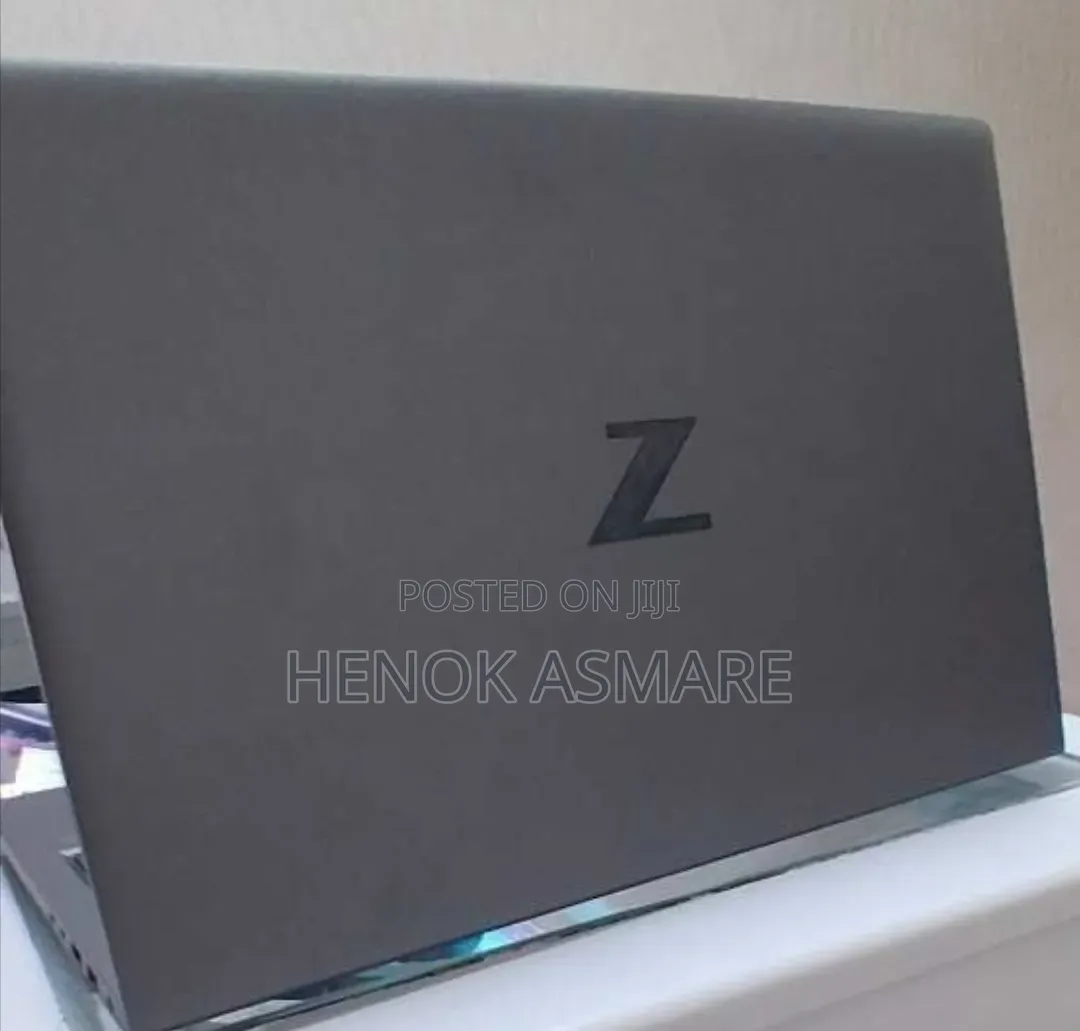 New Laptop HP ZBook Firefly G8 16GB Intel Core i7 SSD 512GB