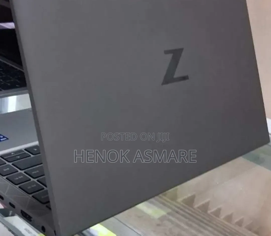 New Laptop HP ZBook Firefly G8 16GB Intel Core i7 SSD 512GB