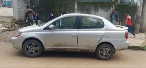 Toyota Platz 2001 Silver