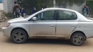 Toyota Platz 2001 Silver