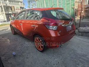 Toyota Yaris 2015 Orange