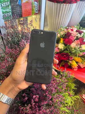 Apple iPhone 8 Plus 64 GB Black