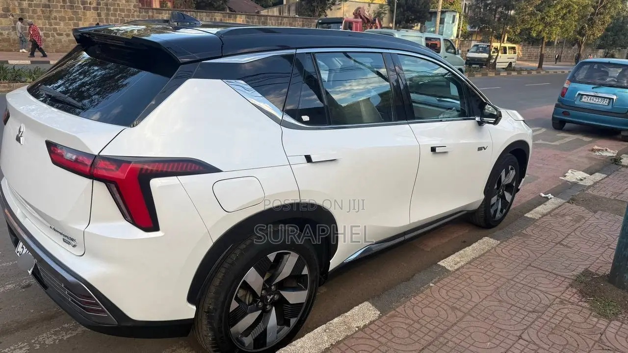 Mitsubishi Airtrek 135 kW FWD 2024 White