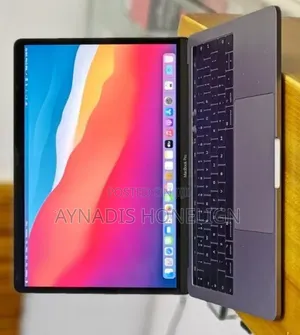 New Laptop Apple MacBook 2018 16GB Intel Core i5 SSD 512GB
