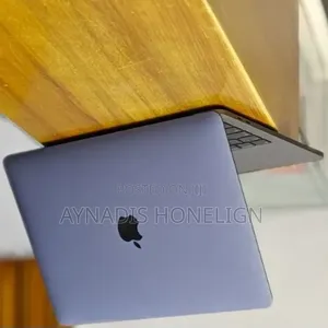 New Laptop Apple MacBook 2018 16GB Intel Core i5 SSD 512GB