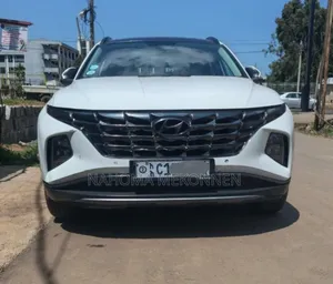Hyundai Tucson 2022 White