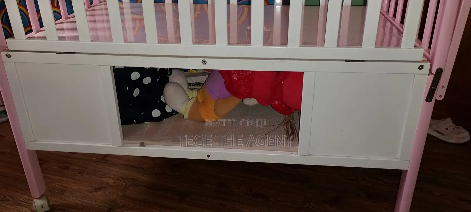 2-in-1 Deluxe Baby Crib Set!