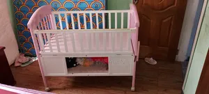2-in-1 Deluxe Baby Crib Set!