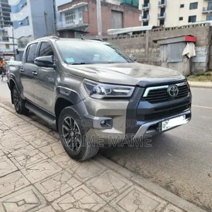 Toyota Hilux 2021 Gray