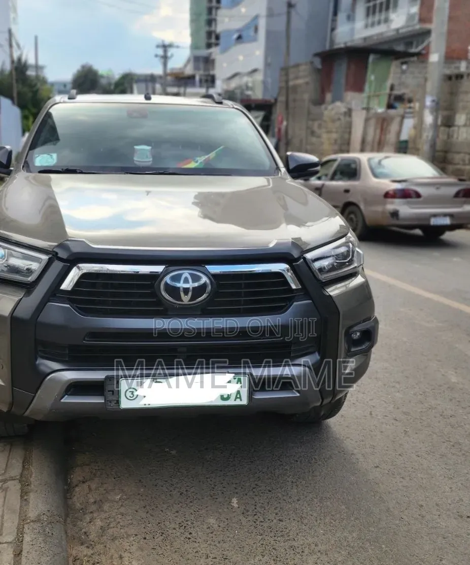 Toyota Hilux 2021 Gray