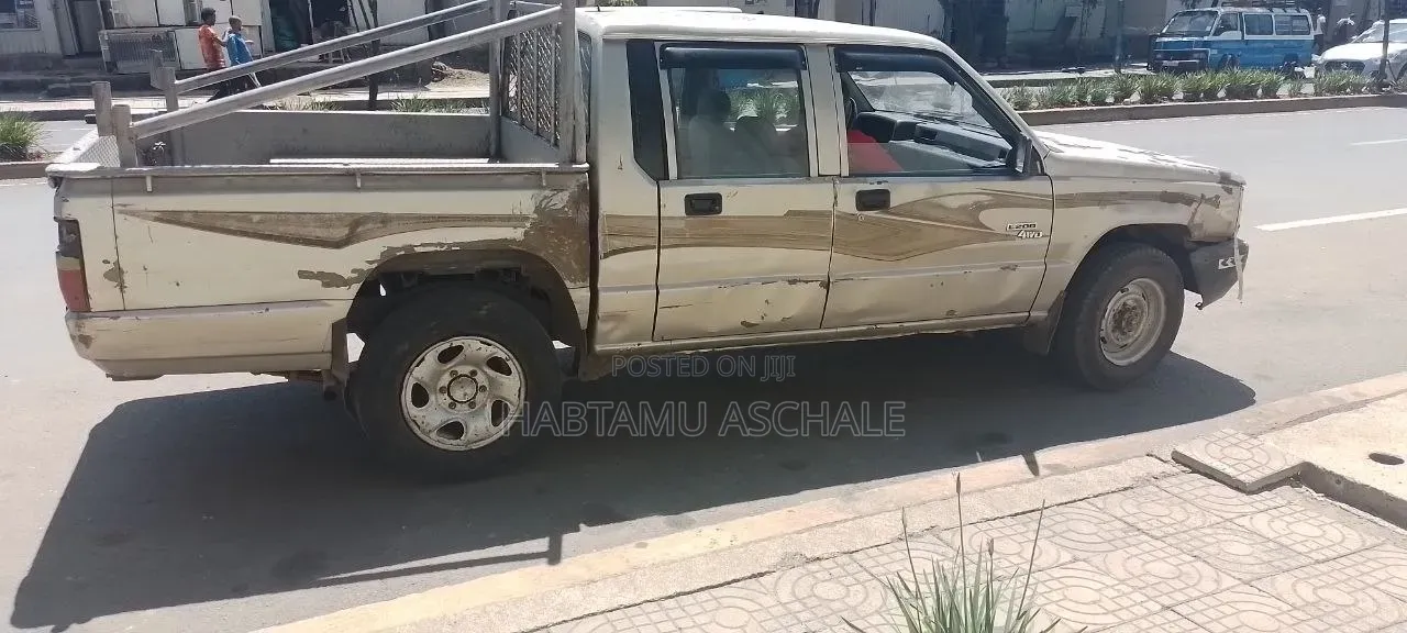 Mitsubishi L200 1995 Silver