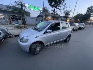 Toyota Vitz 2001 Silver