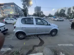 Toyota Vitz 2001 Silver