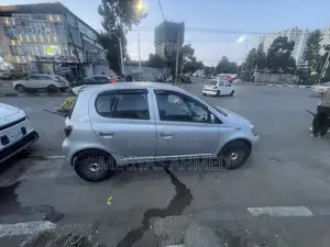Toyota Vitz 2001 Silver