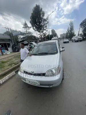 Toyota Platz 2001 Silver