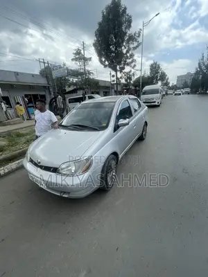 Toyota Platz 2001 Silver