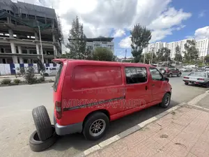 Toyota Hilux 2000 Red