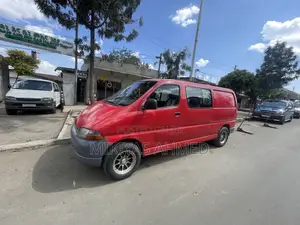 Toyota Hilux 2000 Red