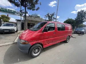 Toyota Hilux 2000 Red
