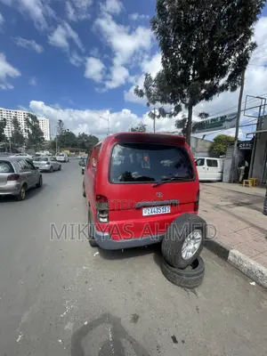 Toyota Hilux 2000 Red