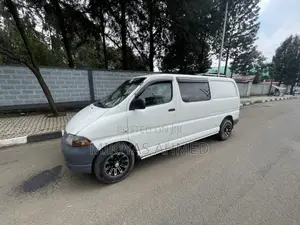 Toyota Hilux 2003 White