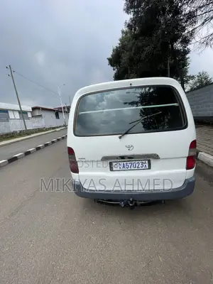Toyota Hilux 2003 White