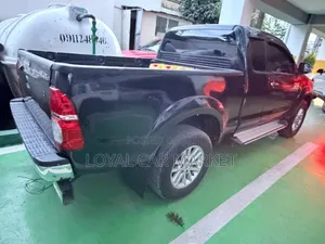 Toyota Hilux 2015 Gray