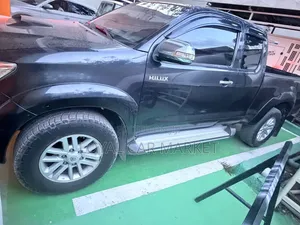 Toyota Hilux 2015 Gray